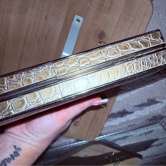 BRONZE HARDSHELL FAUX CROCODILE METAL FRAME CLUTCH W CHAIN AMD METAL CLASP - Picture 3 of 14